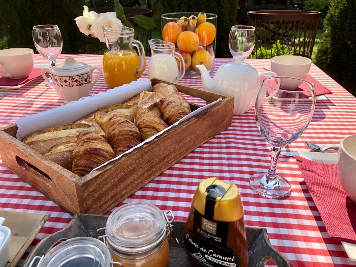 Bed and Breakfast Le Grenier Du Jardin Pontorson Exterior foto