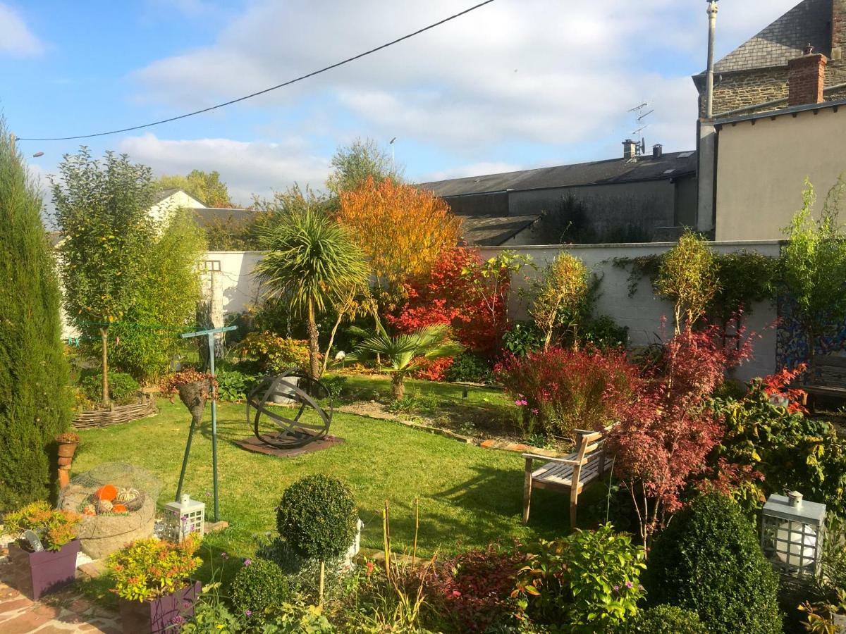 Bed and Breakfast Le Grenier Du Jardin Pontorson Exterior foto
